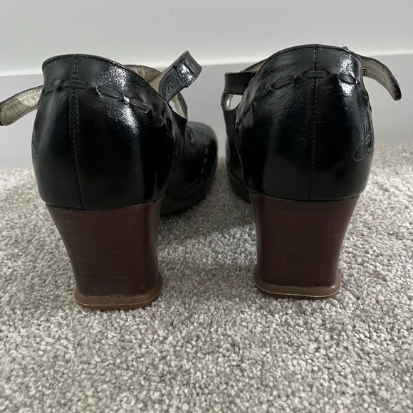 Fluevog Operetta Malibran, Size 9, Black, Criss-crossed Marry Jane heel. - Picture 3 of 7